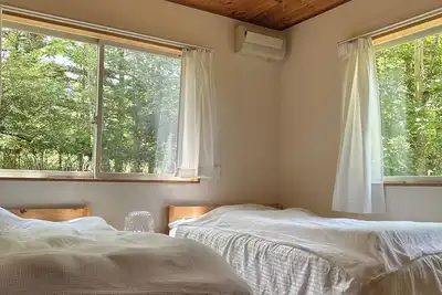 Image de A vacation home surrounded by nature and warmth