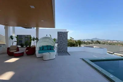 Image de Villa luxueuse avec piscine intérieure privée