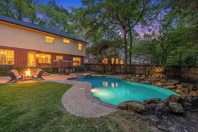Image de Resort-Style Pool + Spa + Bbq. Spacious 4 bdr Home @The Woodlands
