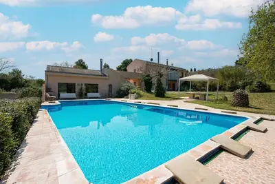Image de Villa élégante avec piscine