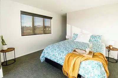 Image de Quiet escape for a family get away! Close to beaches, cafe and shops.