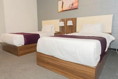 Image de Modern Hotel Rooms in Winnipeg, Steps from McPhillips Casino, Great Value