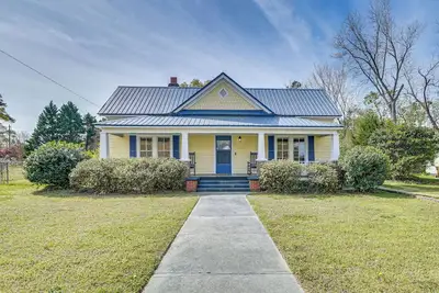 Image de Half-Mi to Dtwn Wendell! 60s Farmhouse w/ Fire Pit