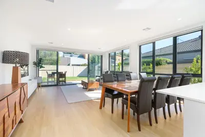 Image de Mid-Century Home Near Hospital and Woden