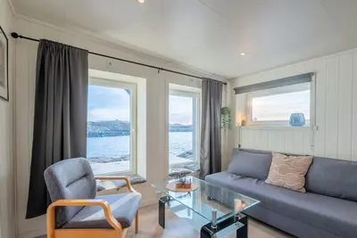 Image de Henningsvær Seaside Ground Floor Apartment