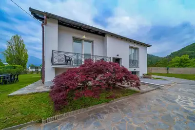 Image de Detached vacation home with large garden, 2 balconies, parking & e-charging station - only 300 m to Lake Maggiore, central & quiet