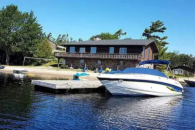 Image de Spacious Waterfront Cottage Rental for a Family-Friendly Getaway on Georgian Bay, Ontario