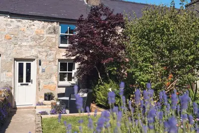 Ynata, Trefor, Gwynedd