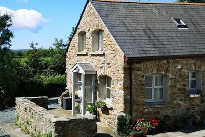 Charming The Smithy in Dulas