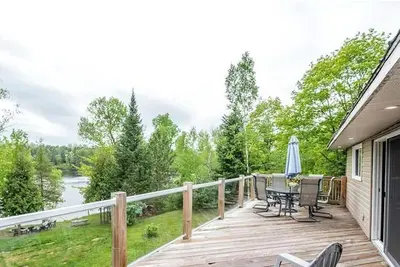 Image de Cozy Lakeside Cottage with Fire Pit in Combermere, Ontario