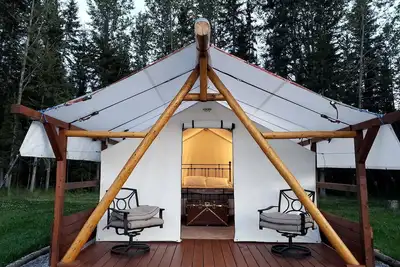 Image de Gorgeous Glamping Tent in Alberta, Canada, Perfect for a Weekend Getaway