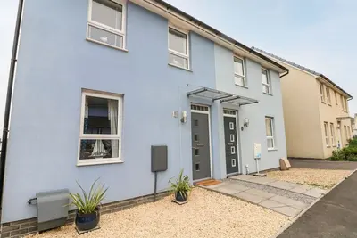 Image de T? Glas, near St Brides Major.