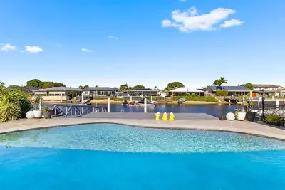 Image de Crabpot Manor, waterfront home with many extras