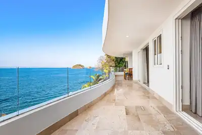 Image de Dreamy coastal condo with amazing ocean views, pool & pool spa