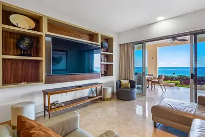 Image de Cozy beachfront apartment with stunning ocean views and resort amenities