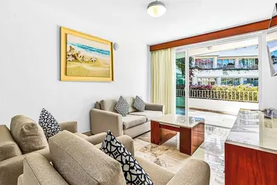 Image de Cozy condo with pool & Ac - family base near beach & activities, shared hot tub