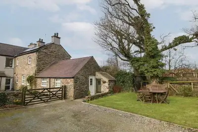 Image de Charming Ty Gwenyn Retreat in Rhydwyn