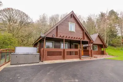 Image de Pines Pitch: Cozy Retreat with Hot Tub