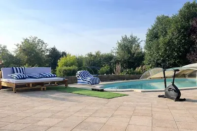 Maison design avec terrasse & piscine privée