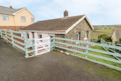 Valley High Retreat in Solva