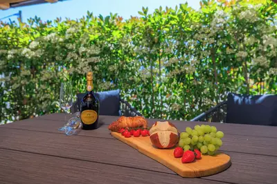 Image de Modern vacation apartment with large terrace and private parking space