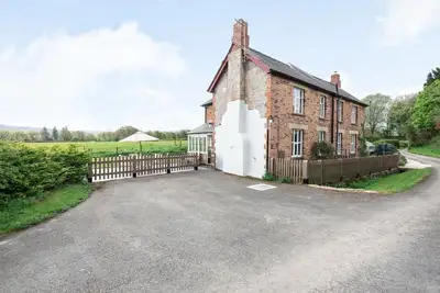 Image de 2 Siluria Cottage: Family Haven