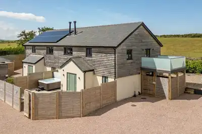 Image de Farmyard House, Llanfechell