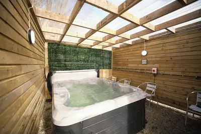 Image de Countryside Retreat with Hot Tub & Playground