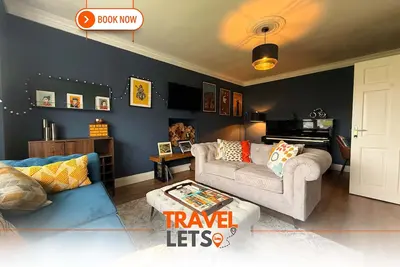 Modern 4 Bed, 3 Bath Detached Home with Sea View