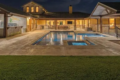 Image de Golfers paradise minutes away from the Frio River!