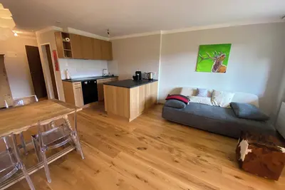 Image de Umbella: Newly Renovated Vacation Rental in Flims X Laax with Balcony, Underground Parking, Pool, and Sauna