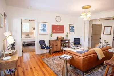 Image de Group Getaway - 6br/6ba in Heart of Charleston