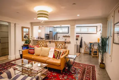Image de Cozy English Basement Apartment w/ Private Patio