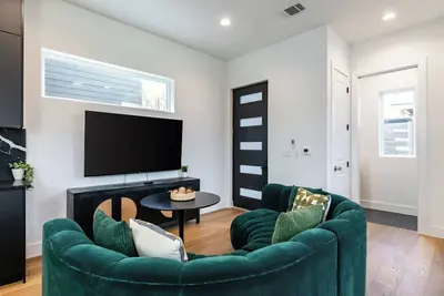 Image de Bachelor/ette Gem in E Austin 3br, 2. 5 Ba, Sleeps 11 + Cowboy pool
