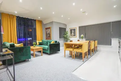 Image de Suite of 3 Delux 2-bedroom apartments. Parties are welcome