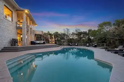 Image de 6br Westlake Estate | Pool, Sport Court + Skyline Views