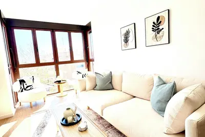 Image de New Modern Retreat at Malvarrosa Beach