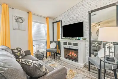Warm 1br Condo - Fireplace & Pool - Branson