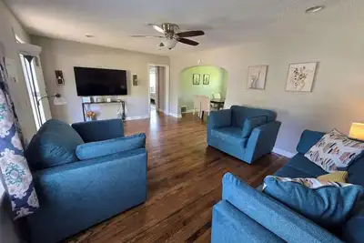 Image de 3br Near Arrowhead Stadium | Free Parking, Pets