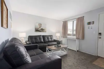 Image de 2br Near Downtown Kc | In-Unit Laundry