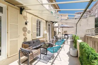 Image de Bel appartement 3 chambres avec clim & terrasse exceptionnelle