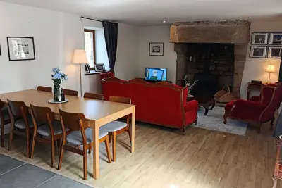 Image de Maison de campagne avec cheminée, juste à côté de sentiers. Animaux acceptés!