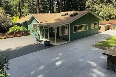 Image de Perfect 2-bedroom cabin in Felton for a relaxing getaway. Hot tub + pet welcome