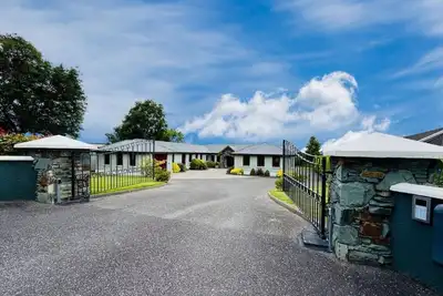 Home in Killarney - 6 Beds, Beautiful Home!