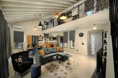 Villa Incanto, Villa