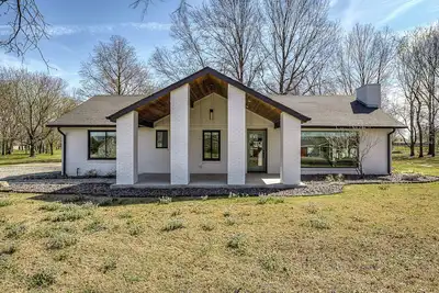 Image de Modern Farmhouse I Quite Escape w/ Vibrant Kitchen