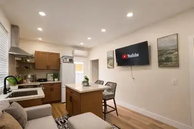 Image de Cozy 1br Suite w/ Private Yard + Fully Furnished All Utilities