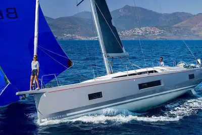 Image de Sun-Kissed Sailing Adventure in Islas Sarónicas