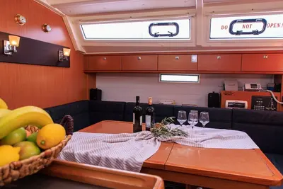 Image de Sun-Kissed Sailing Adventure in Islas Sarónicas