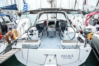 Image de Sun-Kissed Sailing Adventure in Islas Sarónicas